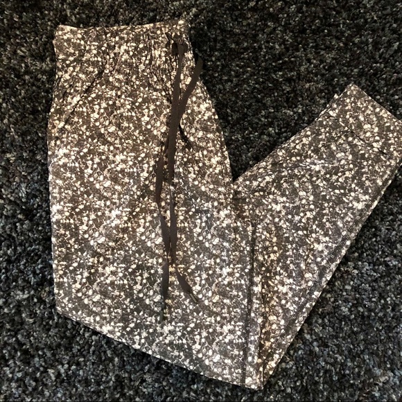 Limited Edition Lululemon Shimmer Jogger - Picture 12 of 15